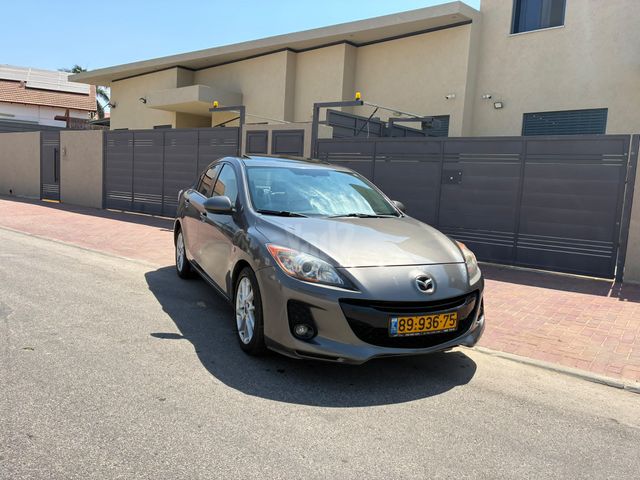 מודעת רכב מאזדה 3