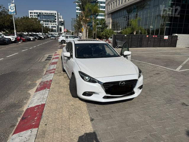 מודעת רכב מאזדה 3