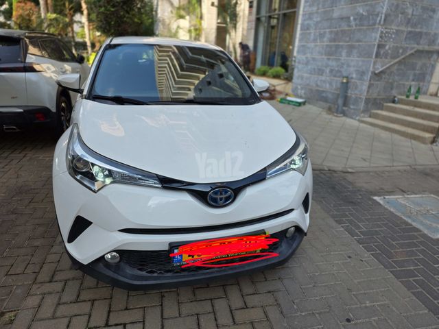 מודעת רכב טויוטה C-HR
