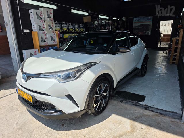 מודעת רכב טויוטה C-HR