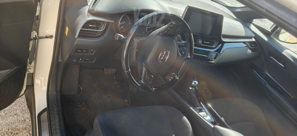 מודעת רכב טויוטה C-HR