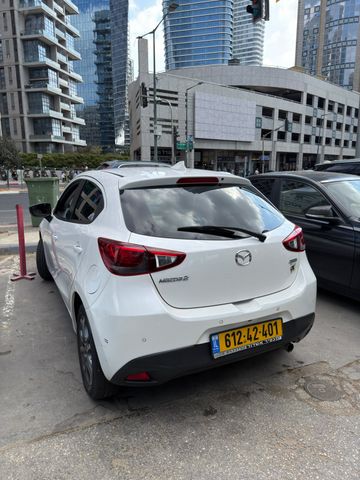 מודעת רכב מאזדה 2