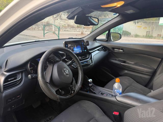 מודעת רכב טויוטה C-HR