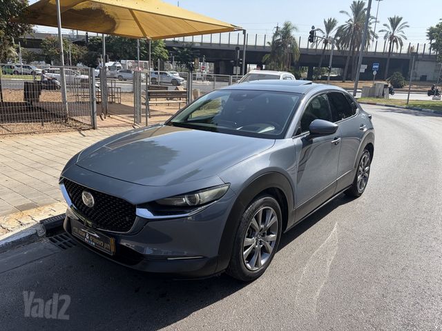 מודעת רכב מאזדה CX-30