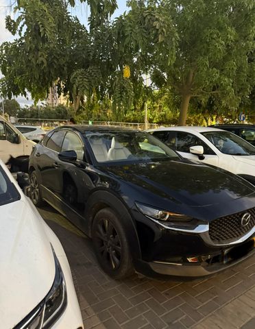 מודעת רכב מאזדה CX-30