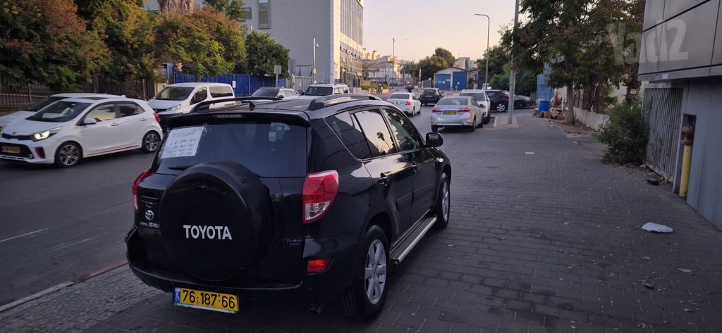 מודעת רכב טויוטה RAV4