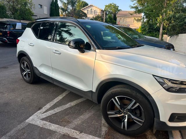מודעת רכב וולוו XC40