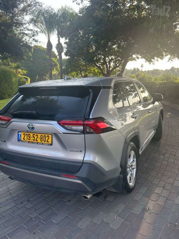 מודעת רכב טויוטה RAV4