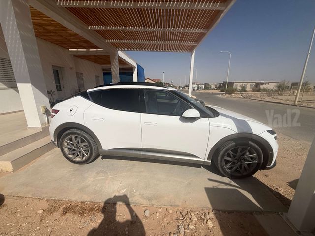 מודעת רכב ג'נסיס GV60