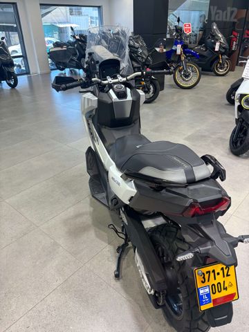 מודעת רכב סאן יאנג ADX400