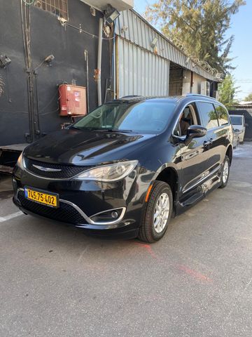 מודעת רכב קרייזלר פסיפיקה 1