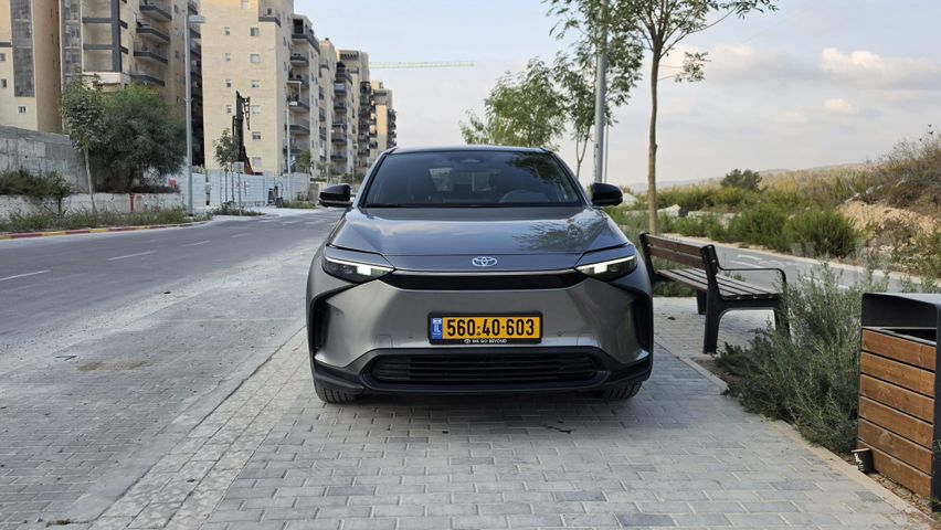 מודעת רכב טויוטה bZ4X 1