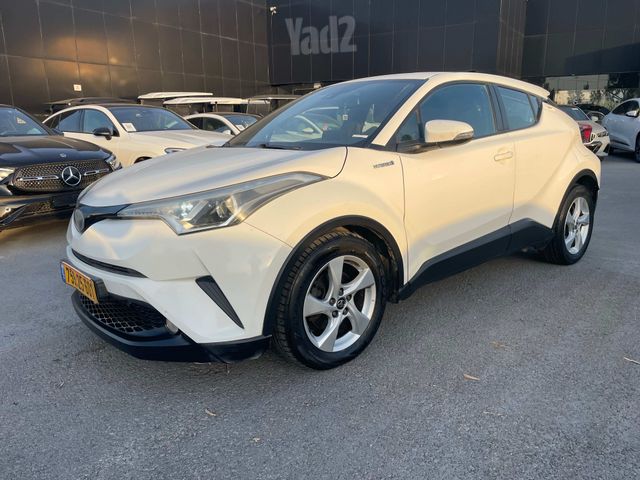 מודעת רכב טויוטה C-HR