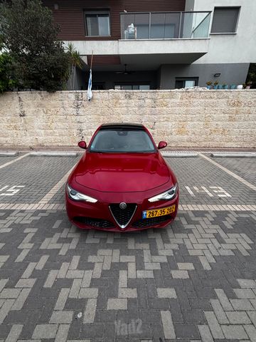 מודעת רכב אלפא רומיאו ג'וליה