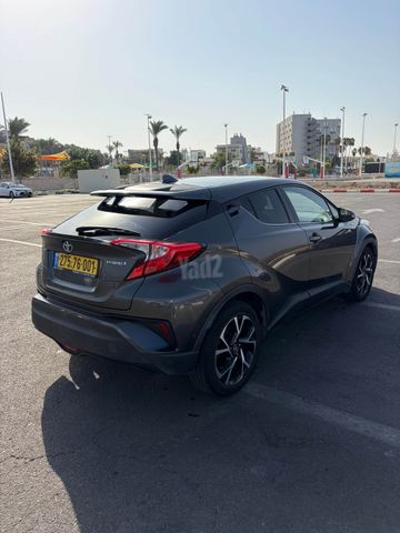 מודעת רכב טויוטה C-HR