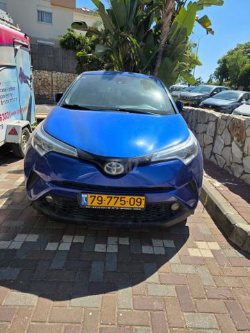 מודעת רכב טויוטה C-HR