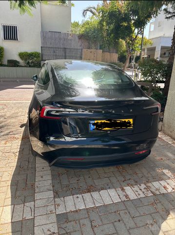 מודעת רכב טסלה מודל 3