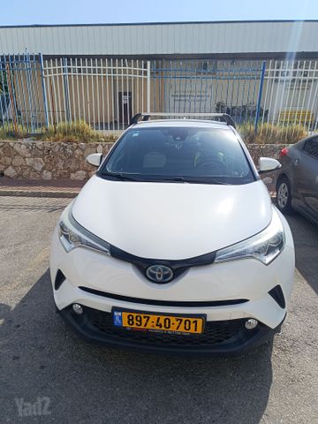 מודעת רכב טויוטה C-HR