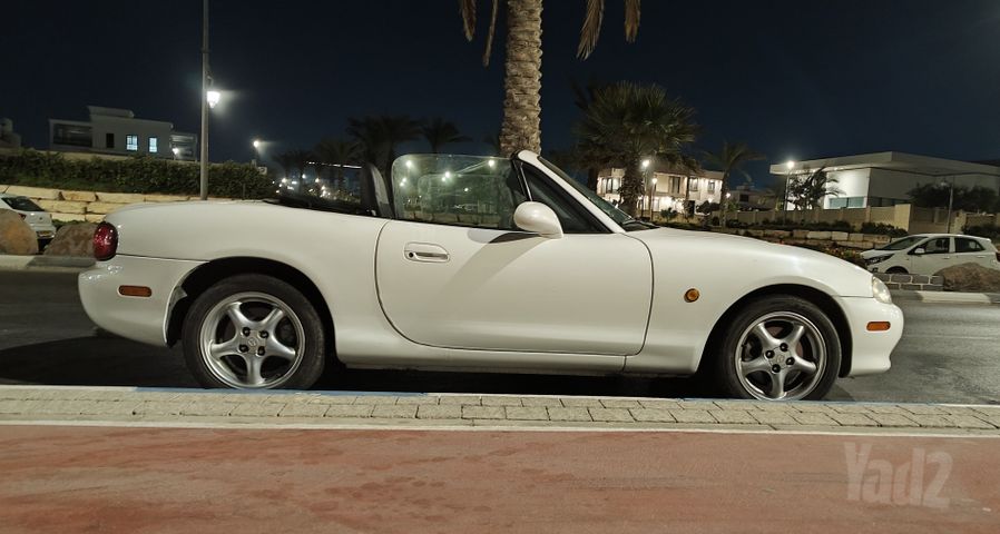מודעת רכב מאזדה MX-5