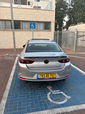 מודעת רכב מאזדה 3