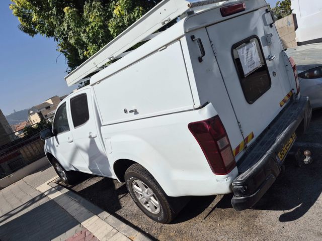 מודעת רכב איסוזו די-מקס