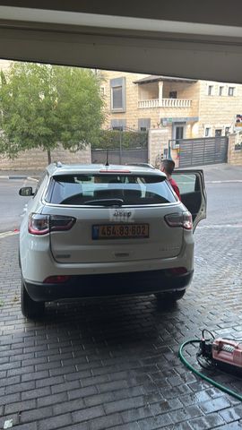 מודעת רכב ג'יפ קומפאס