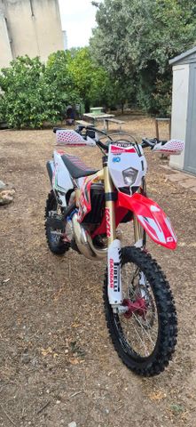 מודעת רכב גאס-גאס EC250