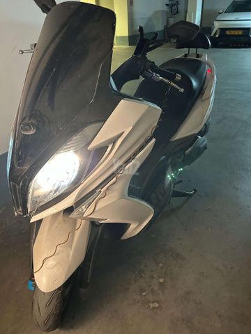 מודעת רכב קימקו דאון-טאון 350