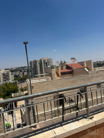 דו משפחתי למכירה בירושלים — 3