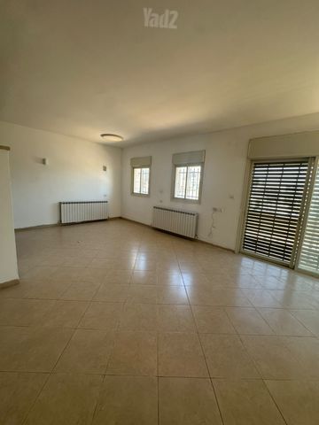 דו משפחתי למכירה בירושלים — 2
