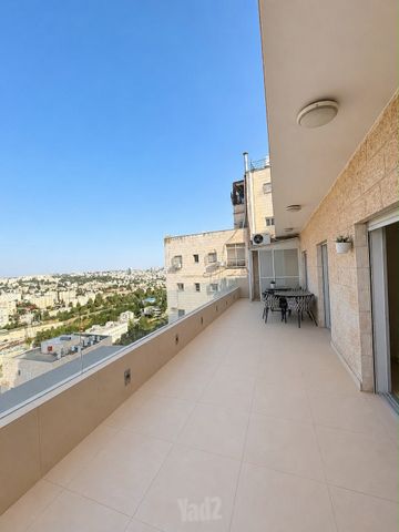 הרב עוזיאל 