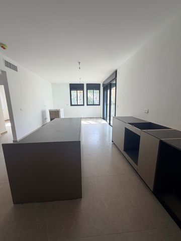 חנה סנש 20