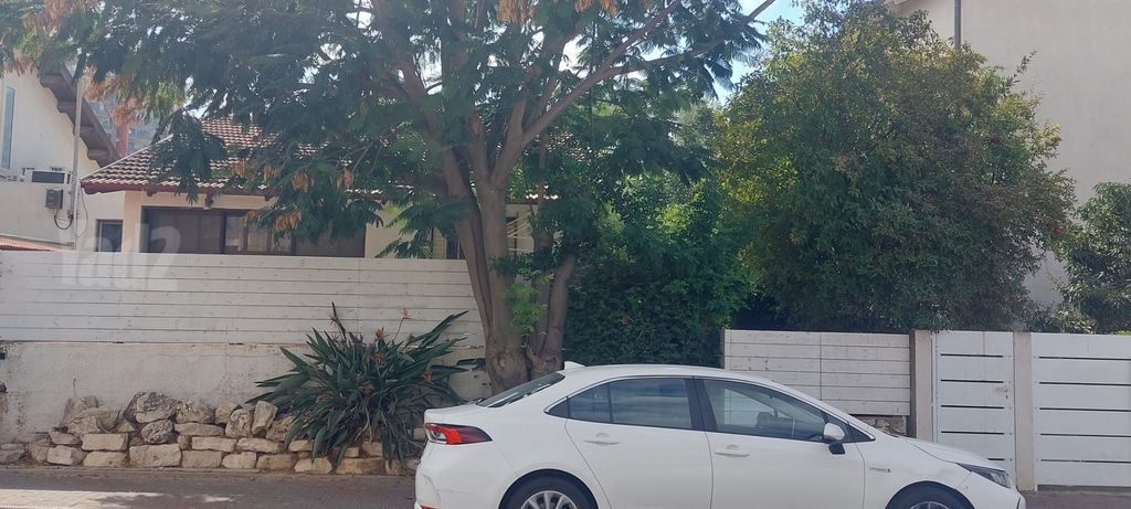 מודעת רכב טויוטה קורולה