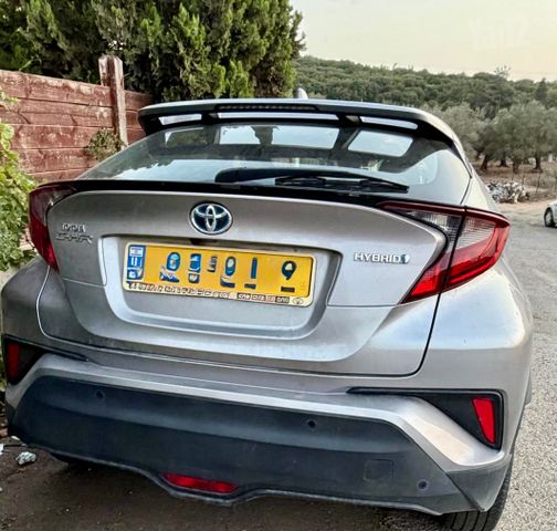 מודעת רכב טויוטה C-HR