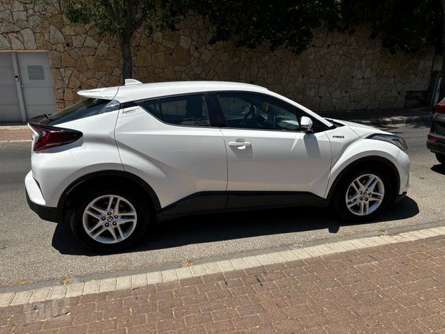 מודעת רכב טויוטה C-HR
