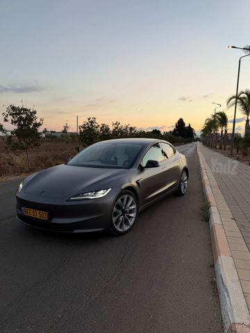 מודעת רכב טסלה מודל 3