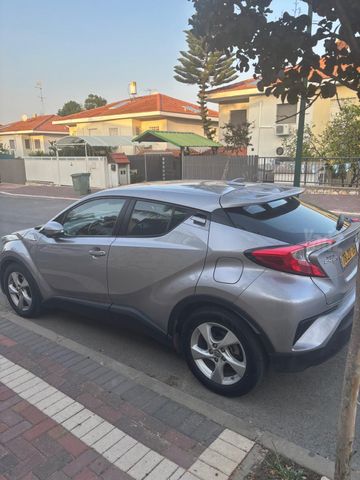 מודעת רכב טויוטה C-HR