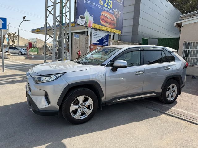מודעת רכב טויוטה RAV4