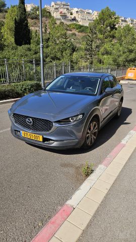 מודעת רכב מאזדה CX-30