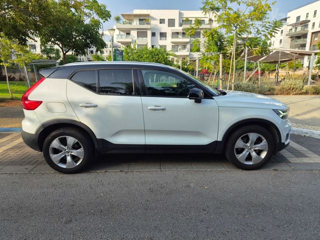 מודעת רכב וולוו XC40
