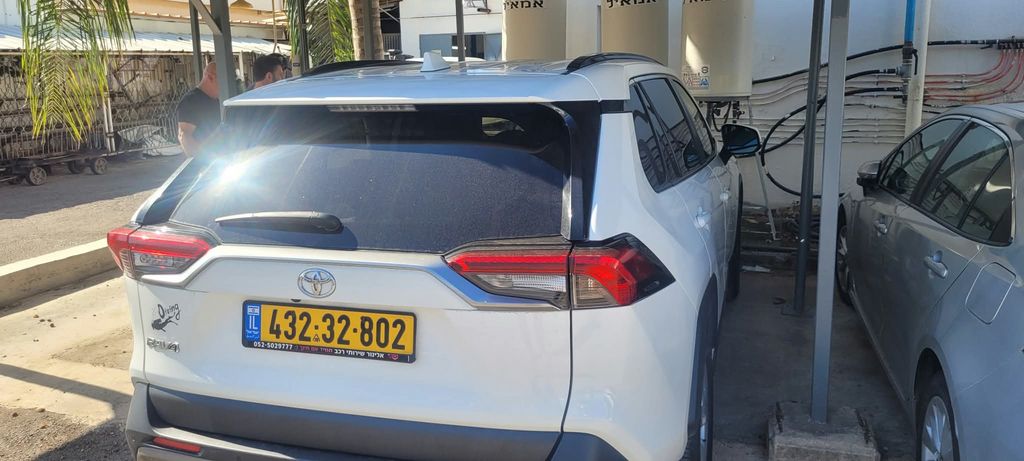 מודעת רכב טויוטה RAV4