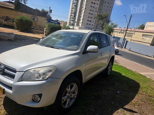 מודעת רכב טויוטה RAV4