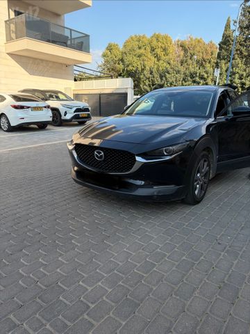 מודעת רכב מאזדה CX-30