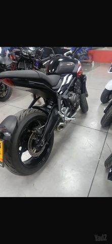 מודעת רכב טריומף Trident 660