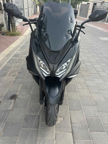 מודעת רכב קימקו AK 550