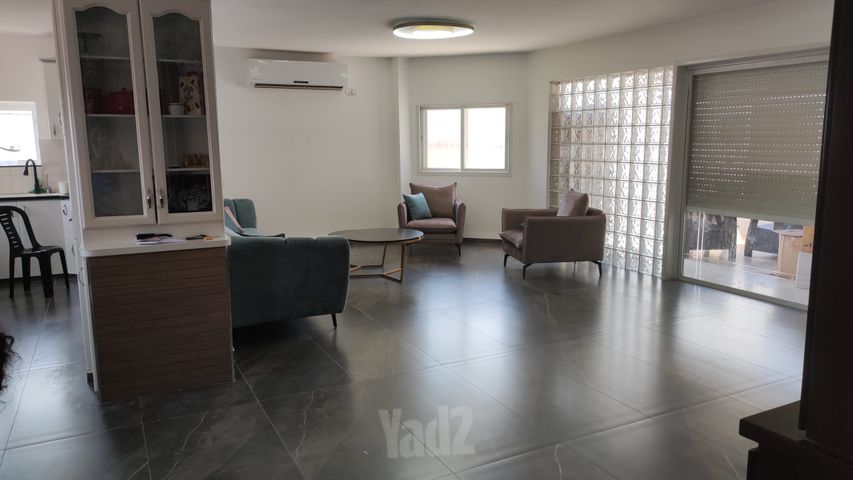 כיכר ז'בוטינסקי 1