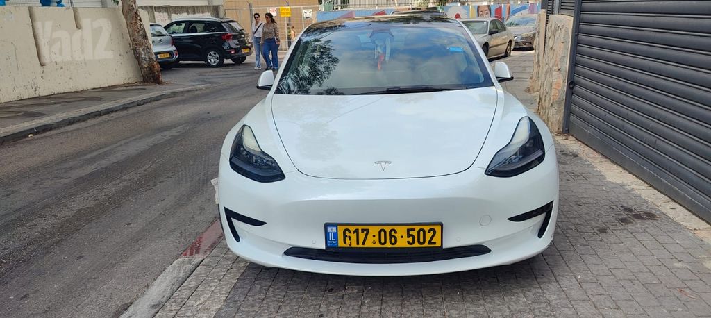 מודעת רכב טסלה מודל 3