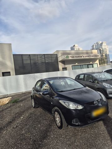 מודעת רכב מאזדה 2