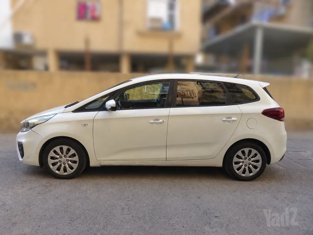 מודעת רכב קיה קארנס