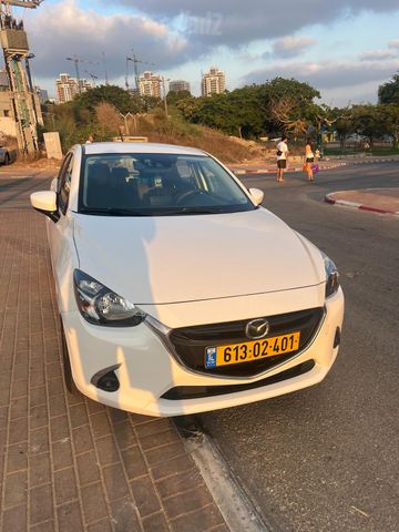 מודעת רכב מאזדה 2